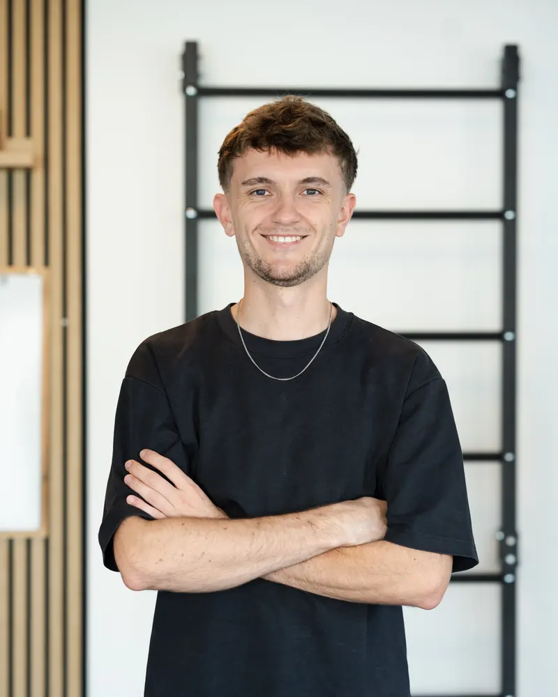 Lucas Vanpeperstraete, ostéopathe, souriant